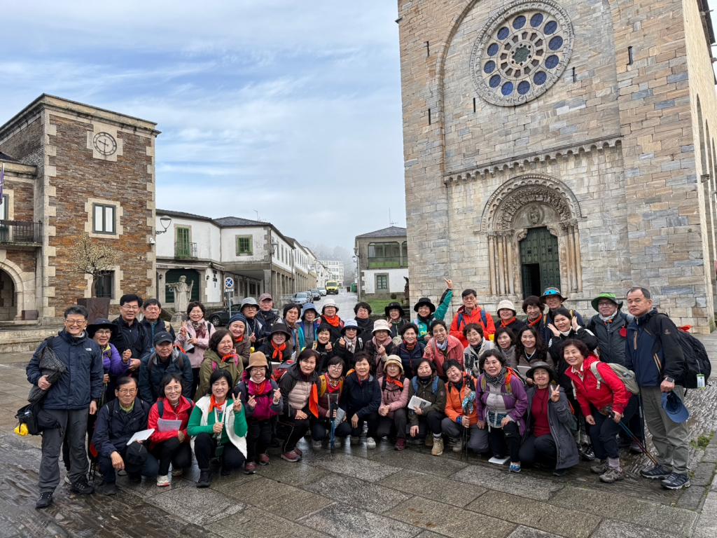 2025년 광주대교구 꾸르실료는  12박 13일  일정으로 스페인 산티아고를 도보 순례 순레하였다     첨부파일 : 1741760206.jpg