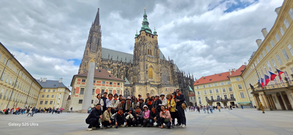 2025년 용봉동 성당은 동유럽을 11박 12일  일정으로 순레하였다    첨부파일 : 1747107020.jpg