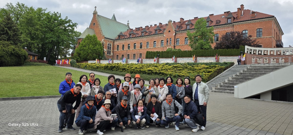 2025년 용봉동 성당은 동유럽을 11박 12일  일정으로 순레하였다    첨부파일 : 1747107051.jpg