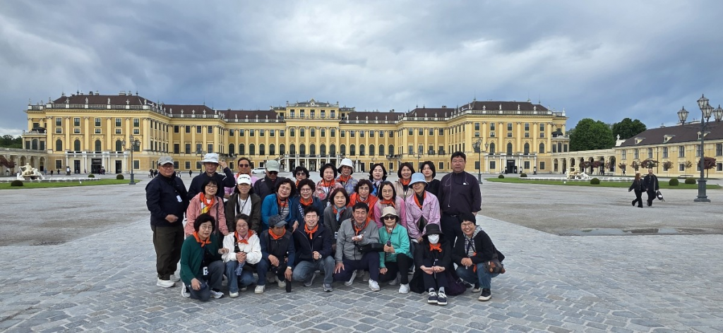 2025년 용봉동 성당은 동유럽을 11박 12일  일정으로 순레하였다    첨부파일 : 1747107051_1.jpg