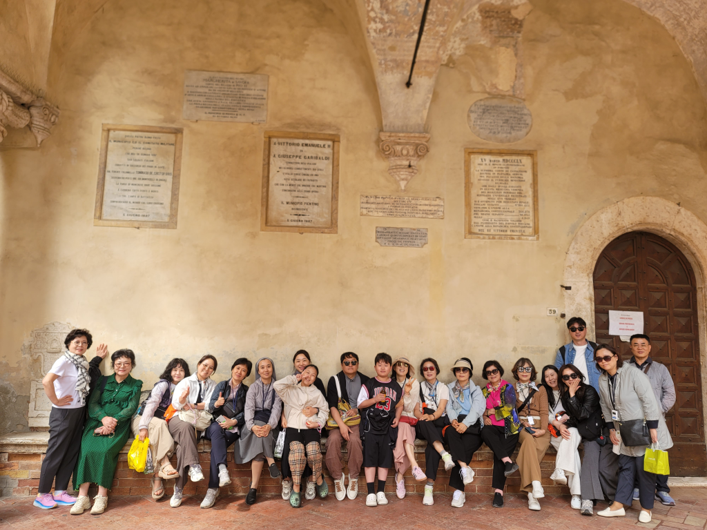 2025년 운리동 성당은 희년을 맞이하여 이태리를  10박 11일간 일정으로 순례하였다   첨부파일 : 1748831415.jpg