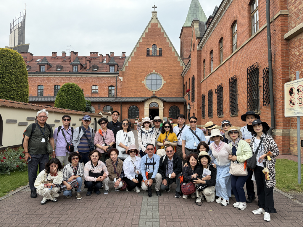 2025년 광주대교구 산수동 성당은  동유럽을  11박 12일 여정으로 순례하였다.       첨부파일 : 1751005215.jpg