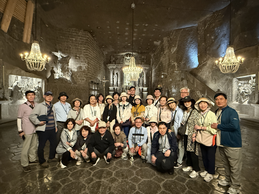 2025년 광주대교구 산수동 성당은  동유럽을  11박 12일 여정으로 순례하였다.       첨부파일 : 1751005253.jpg